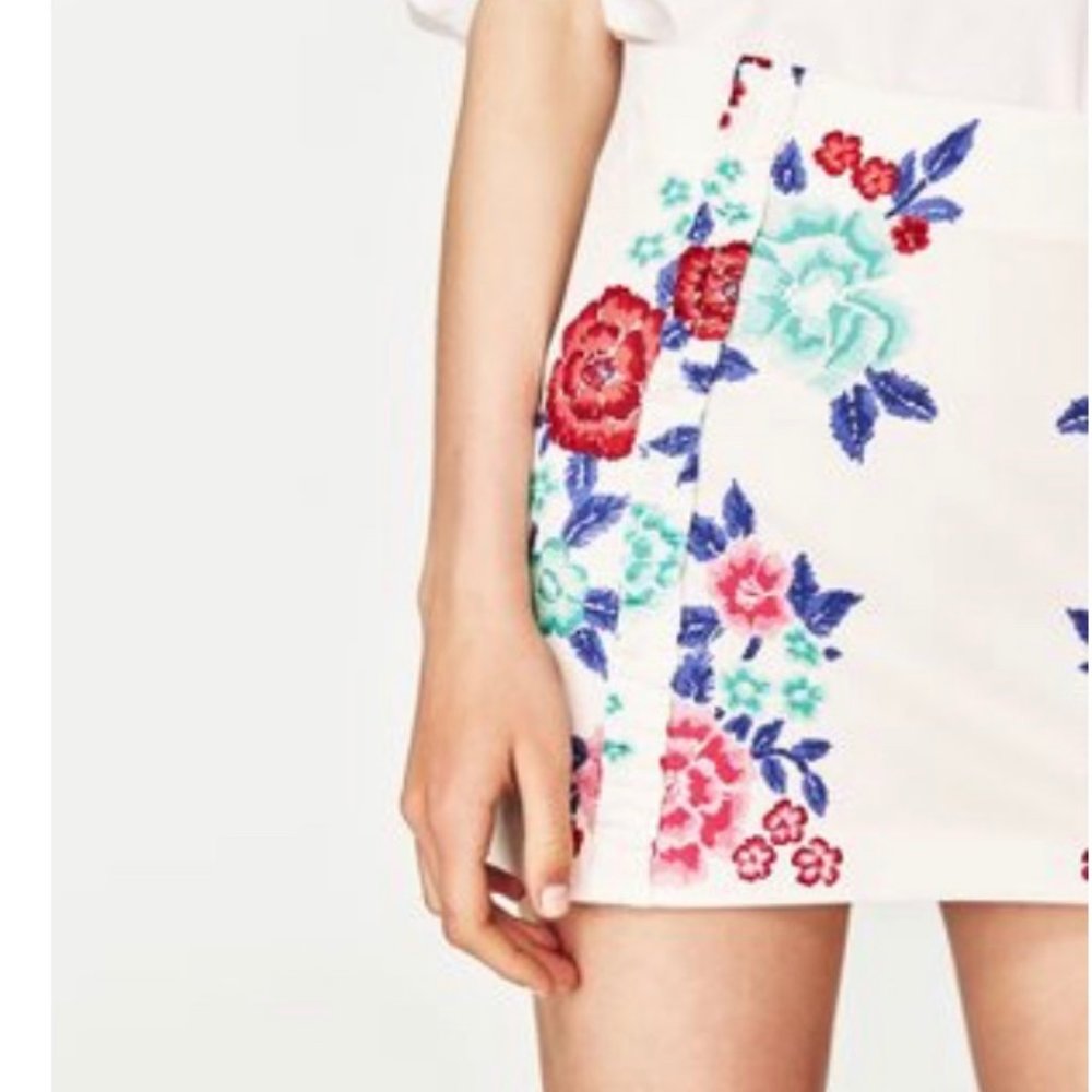 Zara White Floral Mini Skirt